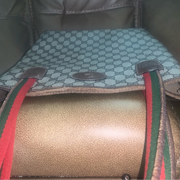 Reposhing the Gucci tote, added is the boat Gucci bag, some life left in both. - Picture 6 of 13